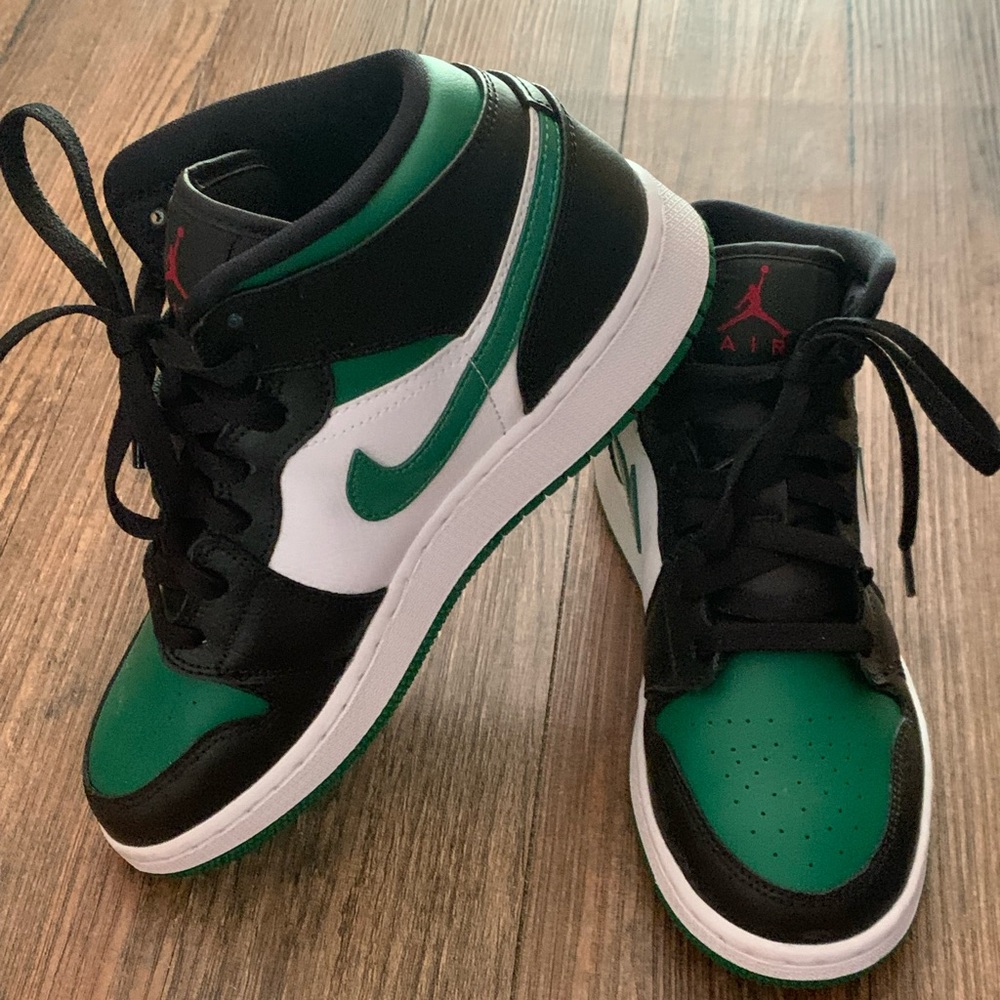 Nike Air Jordan Hi Tops—youth 5/women 7